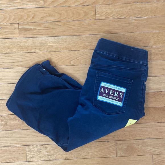 🔴 2 for $25 Gloria Vanderbilt Avery total contour cropped jeans - Picture 3 of 14
